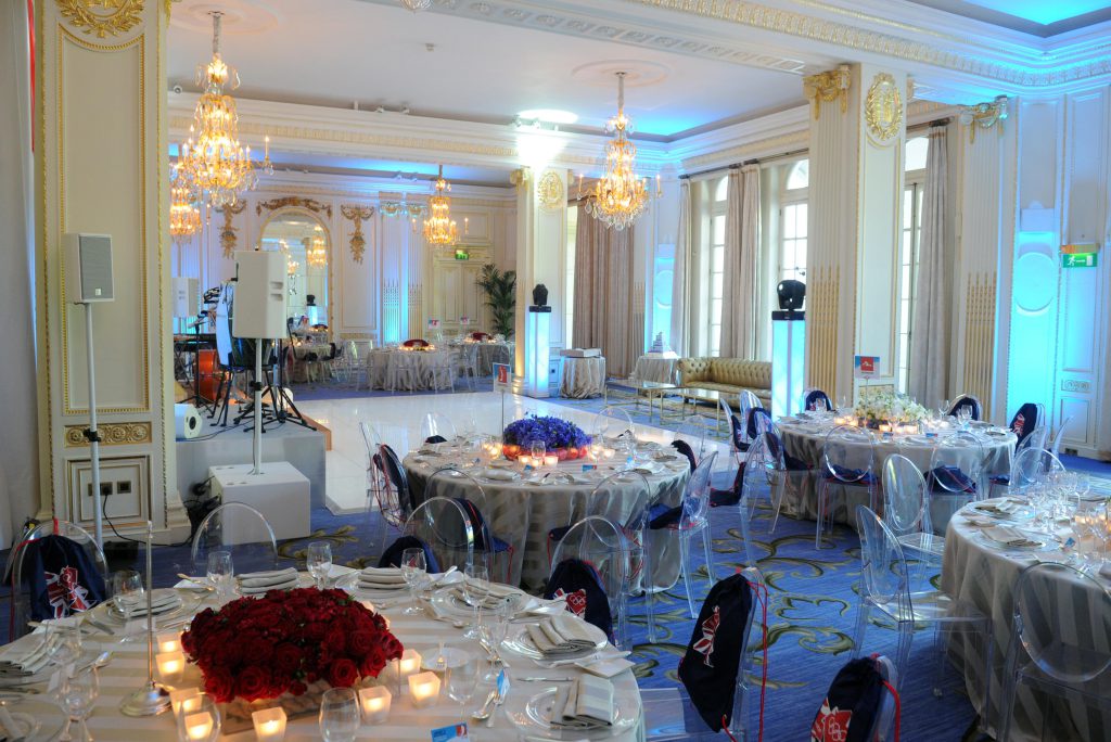 blue red white table overview